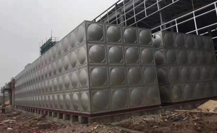 我們?yōu)槭裁催x擇不銹鋼水箱?